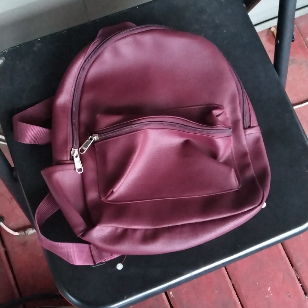 Clothes and purses - Picture 4 of 13